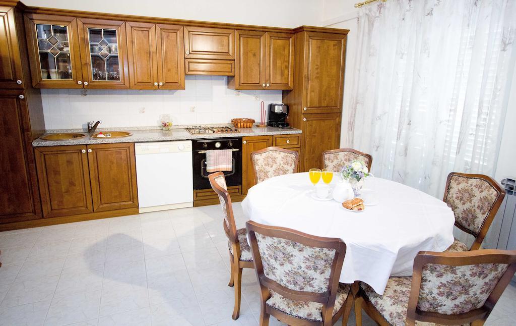 Apartment Pcelica Maja 포드스트라나 객실 사진